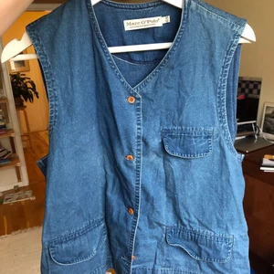 Väst - Nämen snälla SÅ snygg väst, skitsnygg med en t-shirt eller skjorta under eller bara som den är på sommaren till kostymbyxor! 