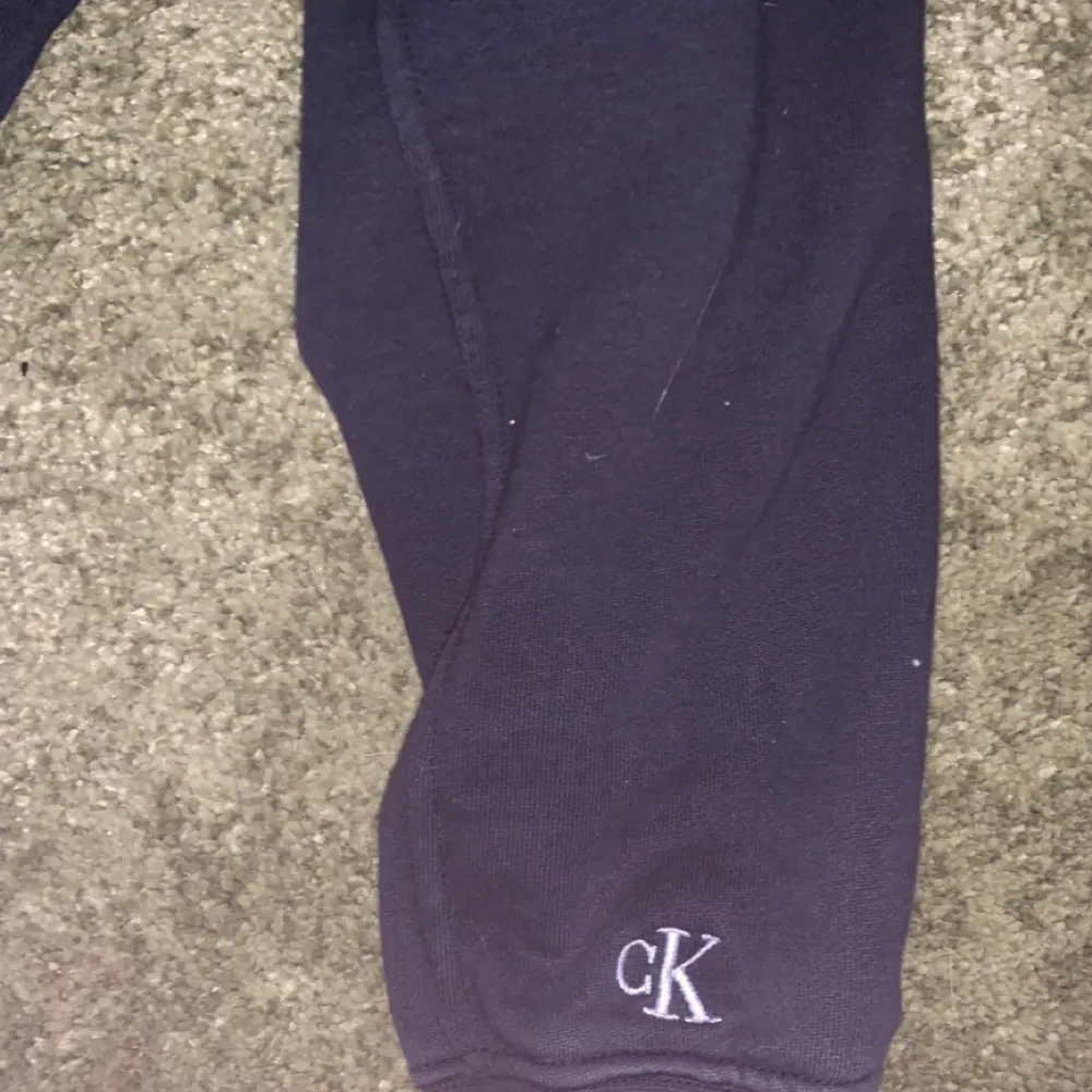 Svart Calvin Klein oversized sweatshirt i storlek S i bra skick.. Tröjor & Koftor.