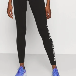 Juicy couture - Säljer mina helt nya oanvända äkta juicy couture leggings. Lappen är kvar. Säljer pga förstora. Storlek m