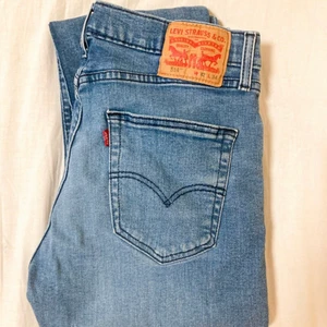 Levi’s 514 W32 L34 - Ljusblå jeans med väldigt mycket stretch och mycket mjukt tyg. 