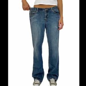 Relow jeans - Ett par snygga jeans som tyvärr är förstora på mig, passar någon som har strl m!❤️❤️ Dom är vintage så dom är i ett vintage skick!