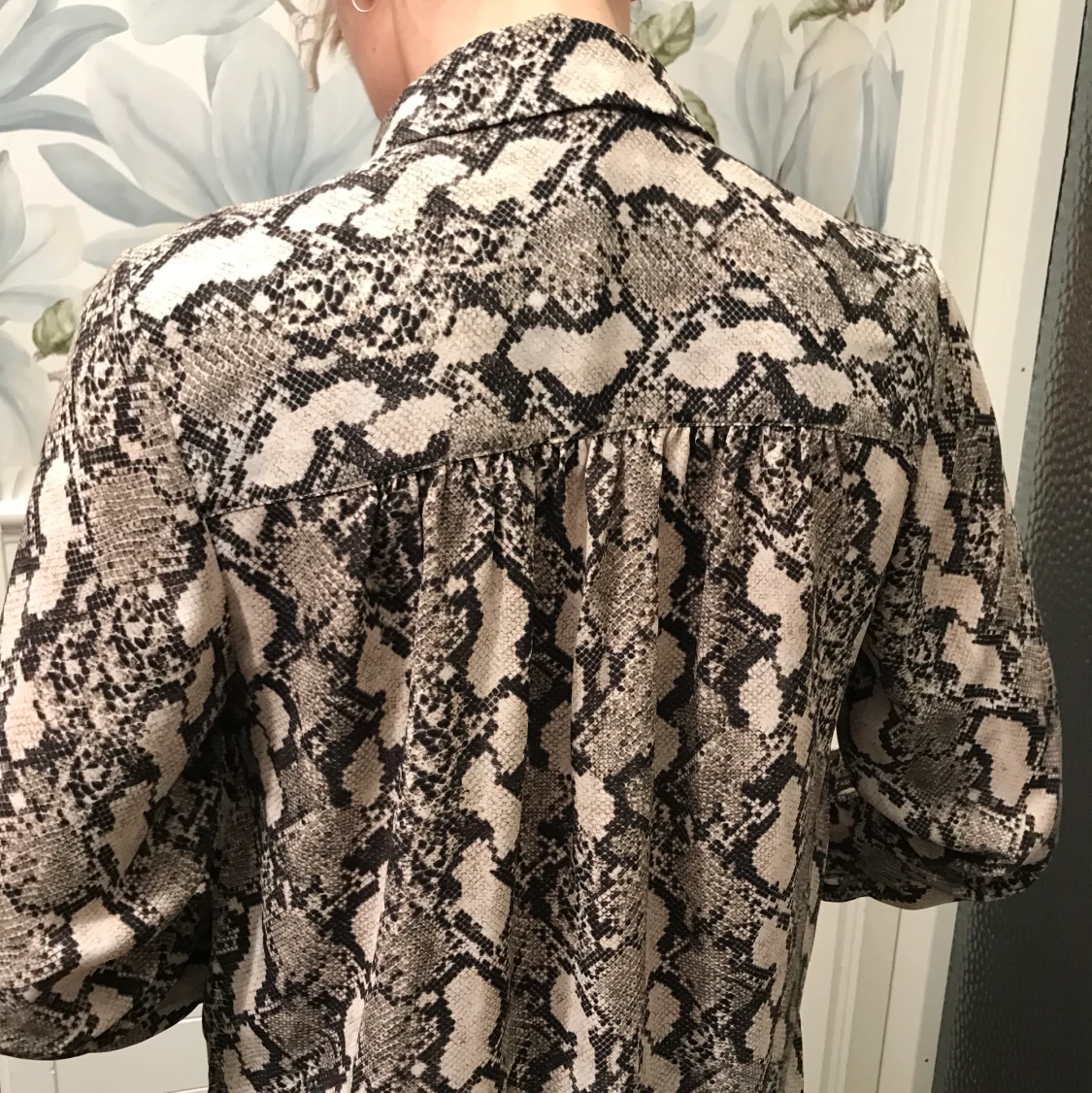 Skjorta i ormmönster - 90