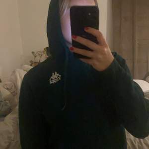 Mörkgrön kappa hoodie knappt använd!