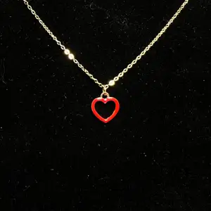 Halsband i rostfritt stål med guldplätterad emaljerad berlock, ihåligt rött hjärta❤️ Fri frakt✨