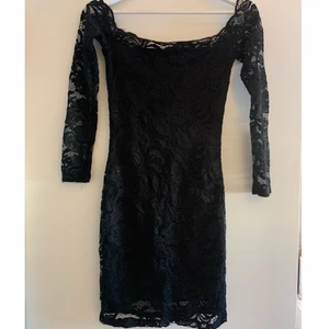 Svart klänning  - Svart jätte fin klänning från bikbok använd cirka 2 gånger. Säljer för 80kr +frakt på 45kr