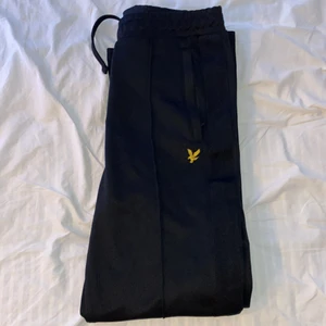 Lyle&Scott mjukisbyxor/träning S - Aldrig använda, bara råkat klippa köplappen Straight leg 