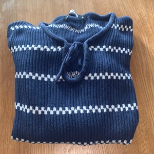 Tröja - Superfin tröja som aldrig använd och ser ny ut. Jag säljer den för den inte kommer till någon användning. Pris kan diskuteras. 