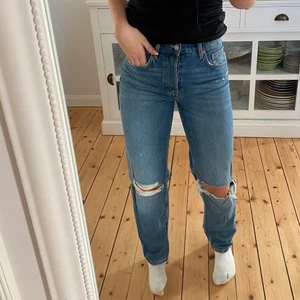 Jeans - Snygga slitna jeans 