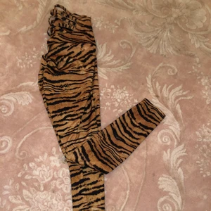 Träningsbyxor  - Skriv till mig för mer information. Du väljer din frakt. 