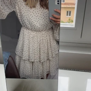 skit snygg klänning till sommaren!🔥 - klänning från Gina, jätte fin till sommar och passar till allt!