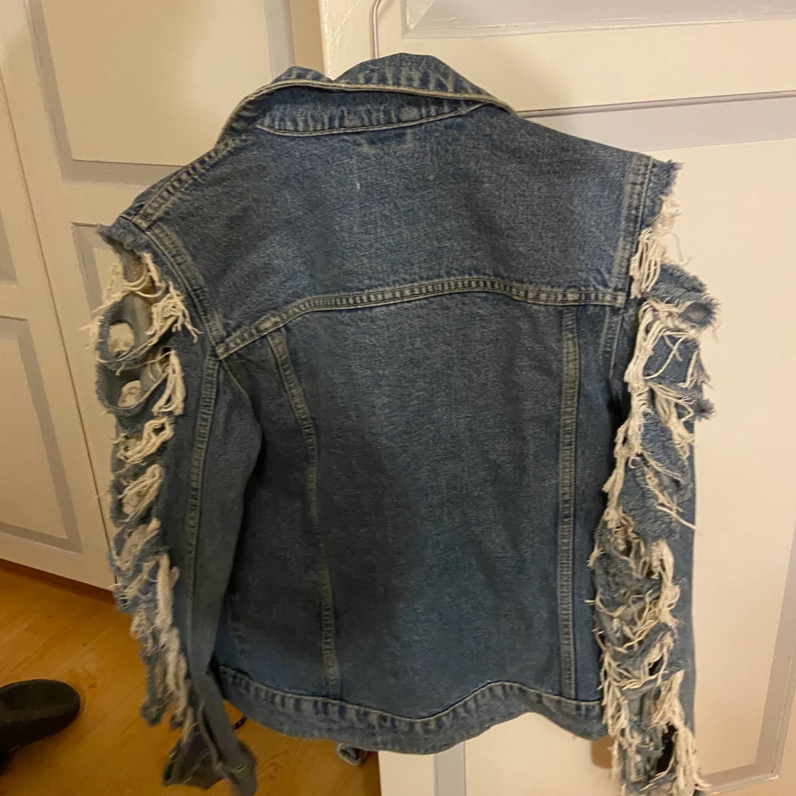 Ripped jeansjacka - 90