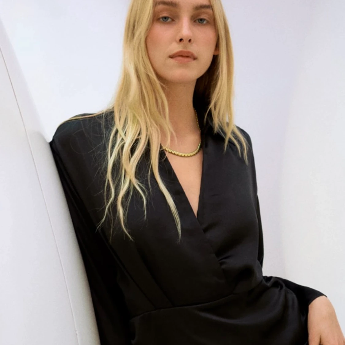 Helt ny oanvänd satinklänning från zara