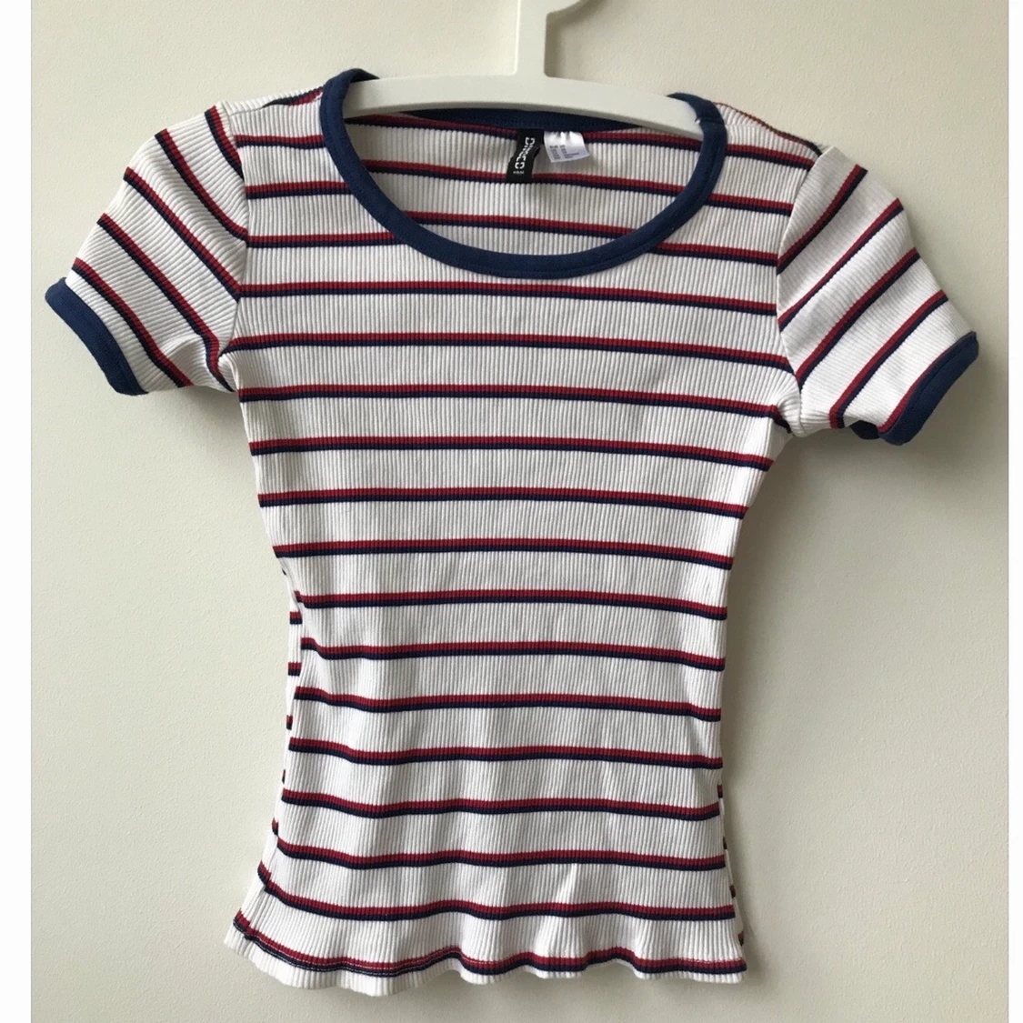 Randig topp - blå, röd, vit. Storlek XS