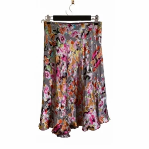 Vändbar kjol i siden och viskos - Se bilder 