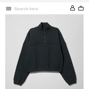 Sweatshirt  - Plagget är i bra skick. Passar M men även mindre storlekar, kort i modellen.