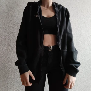 Nike Hoodie - Sportig Nike Hoodie storlek S i herrmodell. Fint skick, Ej använd mycket.