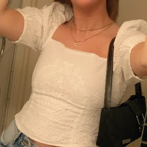 💞 - Skitsnygg tröja med puffärmar från H&M! Helt slutsåld och går inte att köpa längre. Bara använd typ 2 ggr💞 