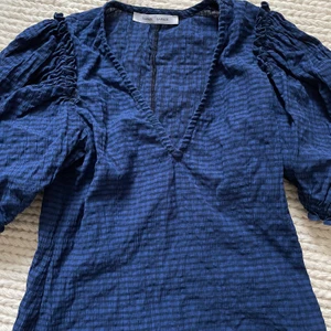 Samsøe Samsøe blus  - En knappt använd blus från Samsøe Samsøe som har burits 1-2 ggr i storlek S 