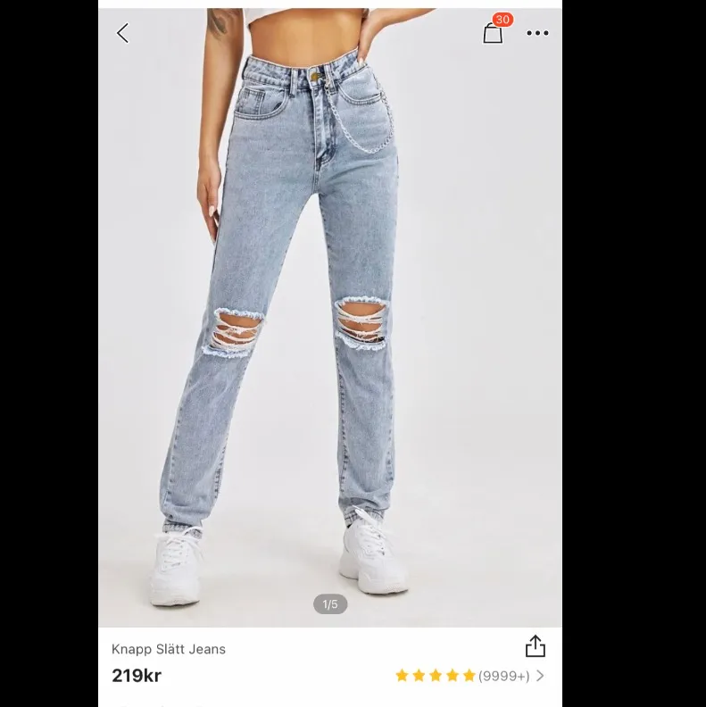 Säljer ett par jeans från shein. Storleken är xs. Beställde i fel storlek. Har aldrig använt dom. Men dom är jätte fina. Original priset är 219kr men jag sätter 180kr. frakt kostar. Skriv till mig om ni är intresserade.   MVH Sophie  . Jeans & Byxor.