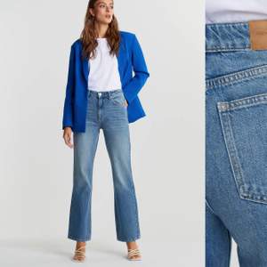 I princip oanvända jeans från gina tricot i modellen ”vintage flare jeans” En otroligt snygg och populär modell i en cool blå färg! Nypris 600kr och dom är i superfint skick använda ett fåtal gånger