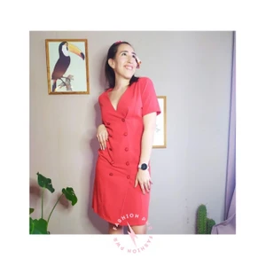 Going to the office - Vintage, but not boring!  The cut and the bold color of this dress will say everything about you! Bold and fierce!  This item was pre hand washed with non allergenic laundry soap.   ♡ This item was previously hand washed with non allergenic laundry soap and it is ready to be part of your closet.  All products are packed in s beautiful eco-friendly package.  Size: 38. True to size. Material: 50% Polyester 50% viscose. Condition: Great! ♥ Has no stains, no damage, perfect condition. 