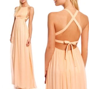 By Malina Wiki - Säljer den här långklänningen från By Malina i modellen Wiki storlek S. Använd skick så säljer därför för 500kr.