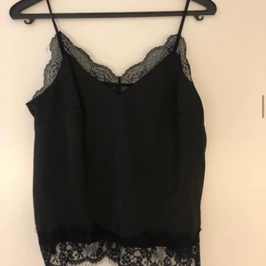 Linne med spets - Linne med spets i strl S