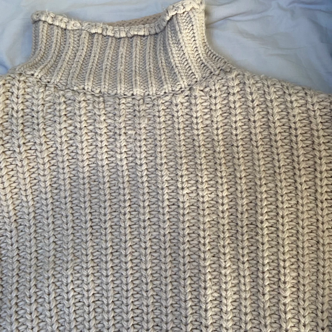 Stickad tröja från H&M i storlek S - 90