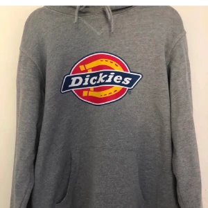 Dickies hoodie - Hoodie från dickies som jag köpt från Carlings! Skulle säga att den sitter lite oversized