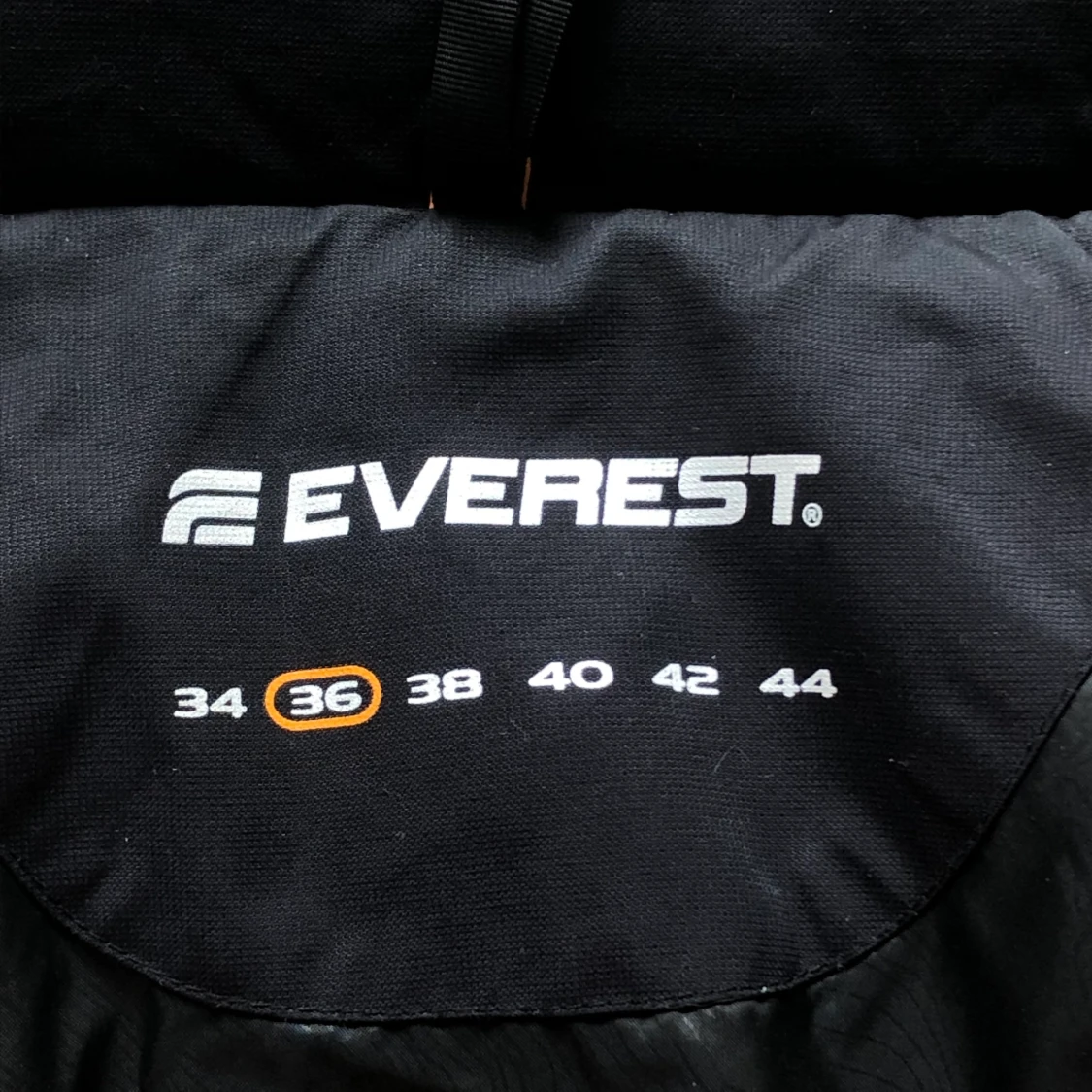 Svart väst stl S - 90