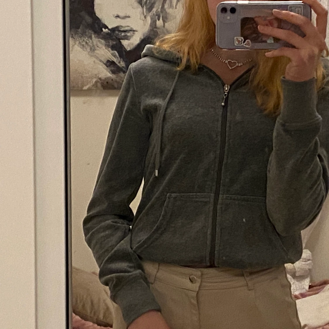 Grå tröja i velour