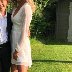 Studentklänning  - Jättefin studentklänning eller skolavslutningsklänning i storlek XS/S!! Endast använd på en skolavslutning 🤍