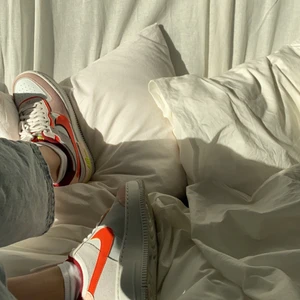 Nike air force 1 - Intressekoll, vill sälja mina nike ifall priset är rätt. Använda två gånger så de är i helt nytt skick, låda tillkommer. Köparen står själv för frakten. 