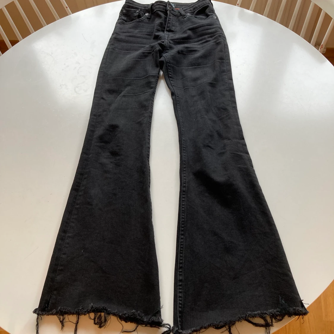 Storlek 25 svarta jeans - 91