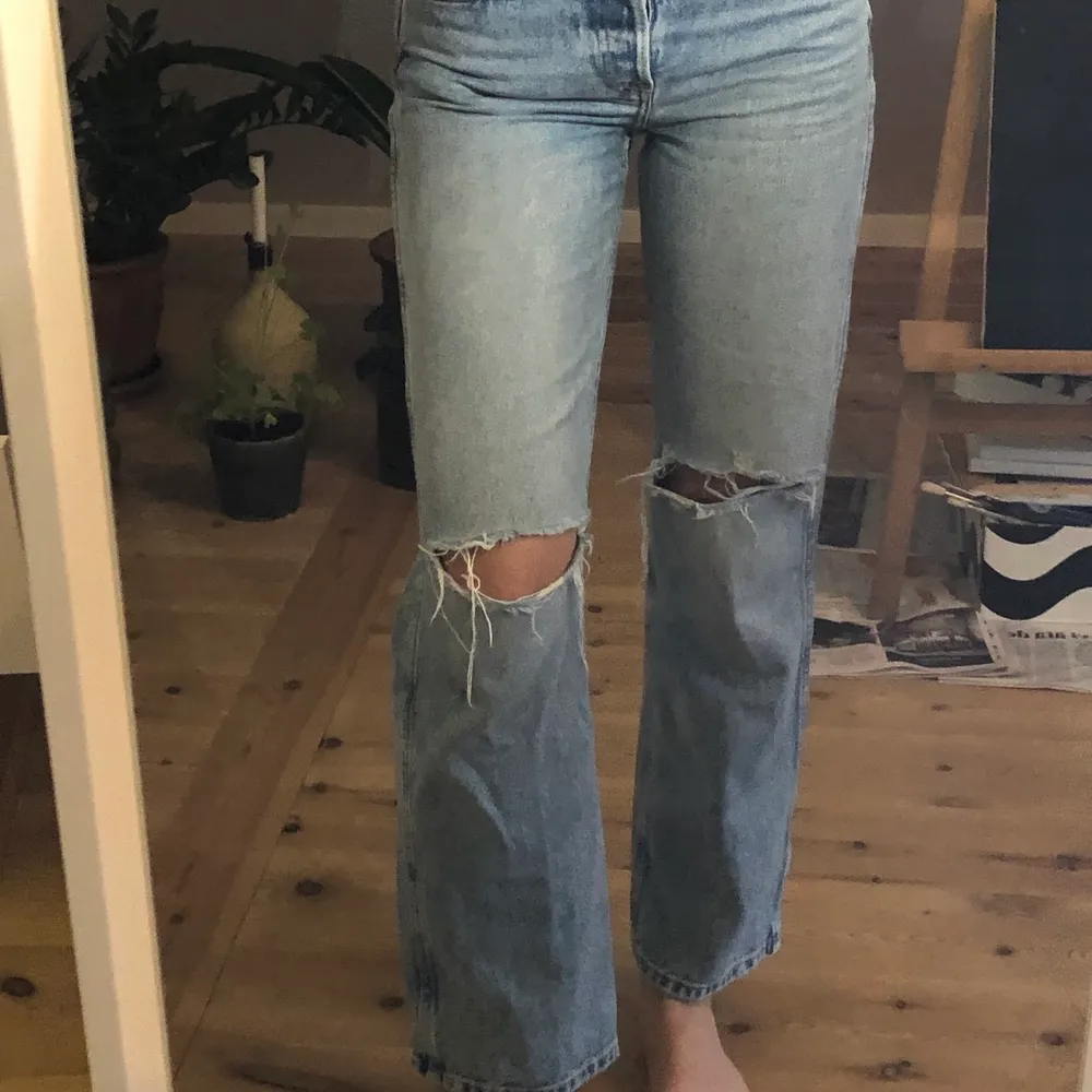 jätte sköna och mjuka jeans från &Other Stories. Mina favoritjeans men tyvärr är de lite korta på mig som är 174😢💙. Jeans & Byxor.