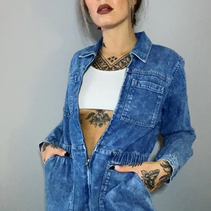 Denim jumpsuit - En jeans jumpsuit i size 38 från HM