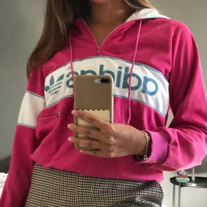 Jacka Adidas - En rosa vintage Adidas jacka med kort dragkedja vid halsen och luva 💓💓 