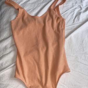 Super fin orange body ifrån Bikbok i stl S💗