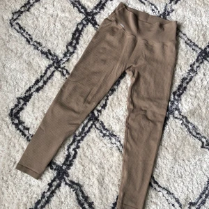 Tights Aim’n i strl.S - Använda men i bra skick i färgen espresso (brunbeige)✨