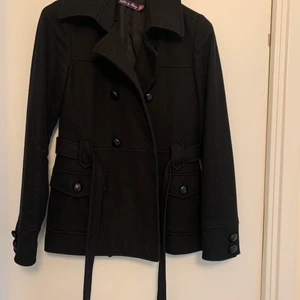 Ull kappa  med bälte  - I ok skick, använt. Köpt på Åhléns ord 1000kr 