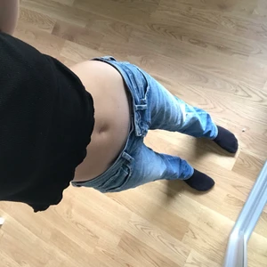 G- Star lowrise straight jeans - Ser vad jag kan få för dessa G-Star lowrise jeans, dem är i jättefint skick. Köpta av mamma när hon var i tonåren för ca 1000-2000 kronor. Ascoola! Buda! Dock inte säker på att jag vill sälja, beror på vad jag får för dem😋🥰