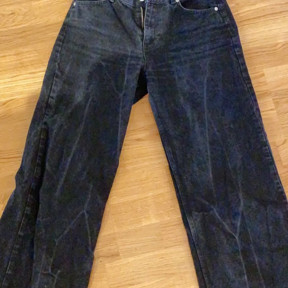 Junkyard jeans wide leg i strl 29, använda ett fåtal gånger. Säljer pågrund av att de är för korta för mig. . Jeans & Byxor.