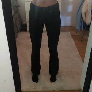 Försäljning av Jeans - Låga smala jeans i storlek 27/31 (crocker). Säljer dom eftersom dom inte passar längre. Säljs för 250 kr (priset kan diskuteras).