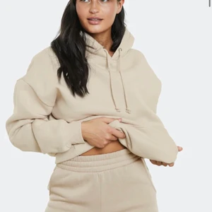 Beige hoodie - Jättefin beige hoodie fårn bok bok, jätte bra skick❤️