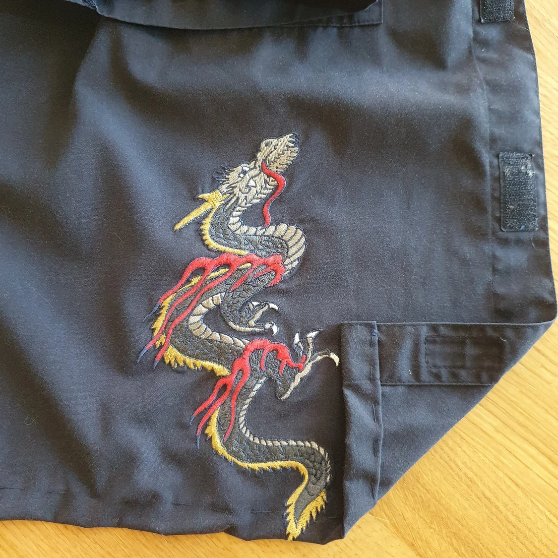 Blå skjorta med drakar - 90