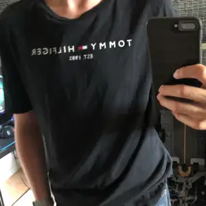  Svart Tommy Hilfiger T-shirt 