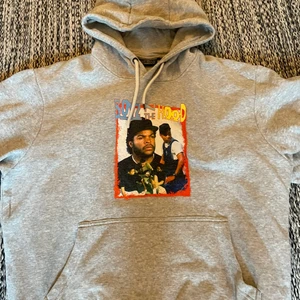 Boyz N The Hood Hoodie - Grå Boyz N The Hood hoodie. Skick 9/10. Storlek XL men passar L.