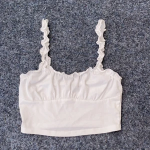 Shein topp - Jättefin vit topp från shein, nyskick, endast testad. Storlek xs/34🤩