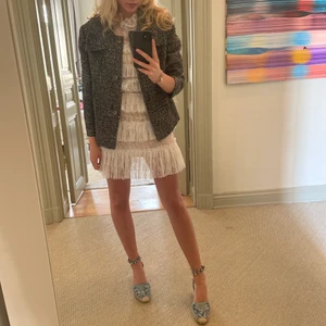 By malina klänning - Säljer nu min ursnygga ny malina klänning! Använd 1 gång så iprincip nyskick på klänningen. Köpare står för frakt. Nypris ca 2000kr