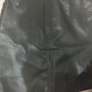 Kjol - Jätte fin älskar men är för liten